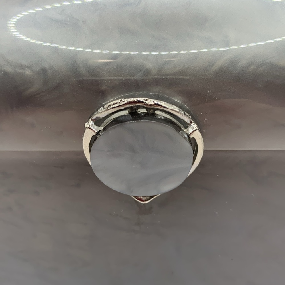VINTAGE WILARDY GRAY LUCITE LUNCH/ BOX BAG/PURSE CLIP LOCK EXCELLENT CONDITION - Picture 2 of 9